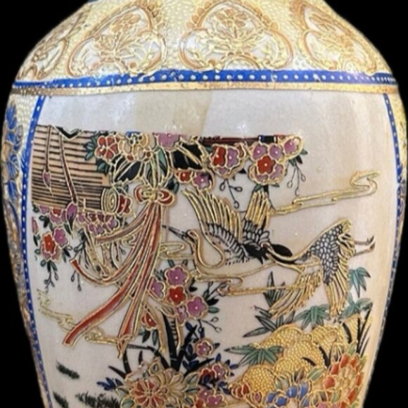 Vintage Hand-painted Satsuma Style Heron Motif Vase with gold detailing - Picture 3 of 6